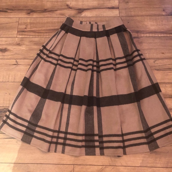 Chicwish  Womans Skirt Tan an Black Plaid sSize Small - Picture 3 of 3